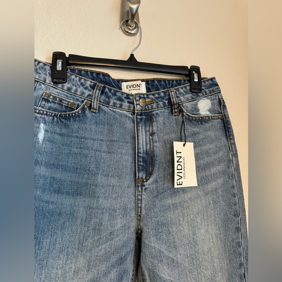 NWT- EVIDNT Los Angeles Malibu Girlfriend Jeans Mid Rise Straight Legged Size 28 - Picture 3 of 4